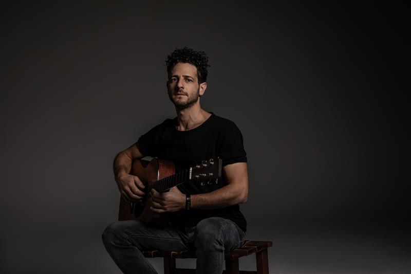 Picture of Lior playing the guitar