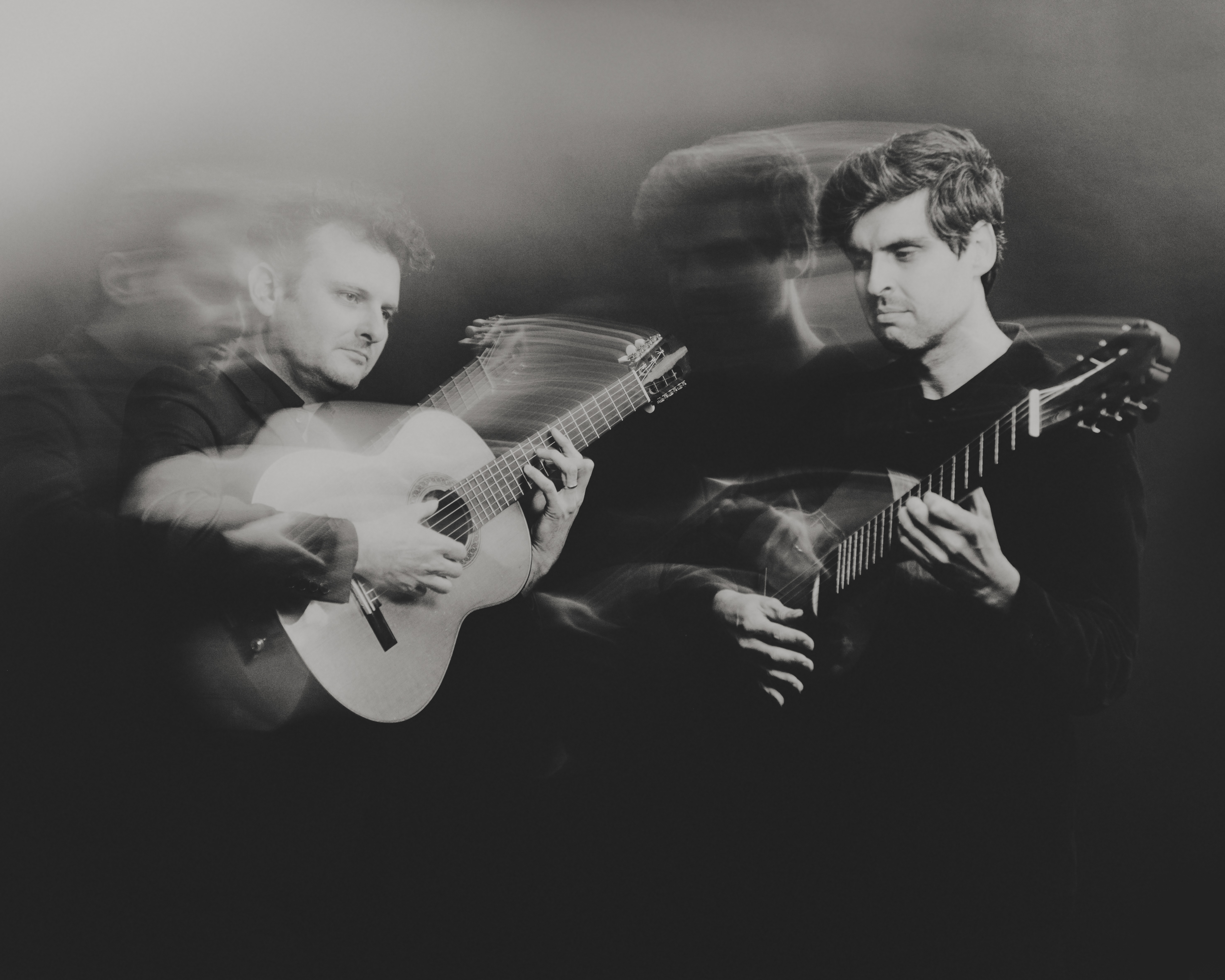 Grigoryan Borthers playing classical guitar